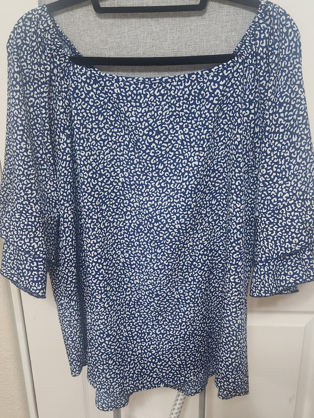 Blue and White Printed Women's Blouse - Relaxed Fit Size Xl - Picture 2 of 4
